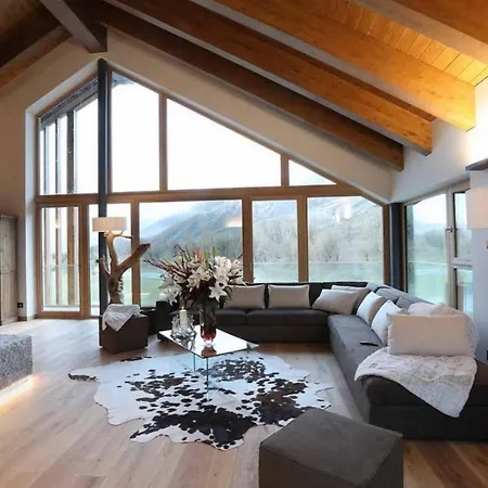 Beautiful Contemporary Mountain Ferienhaus